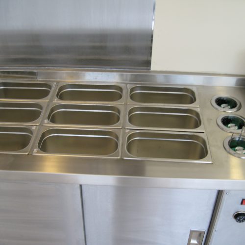 a baine mairie with a hot cupboard