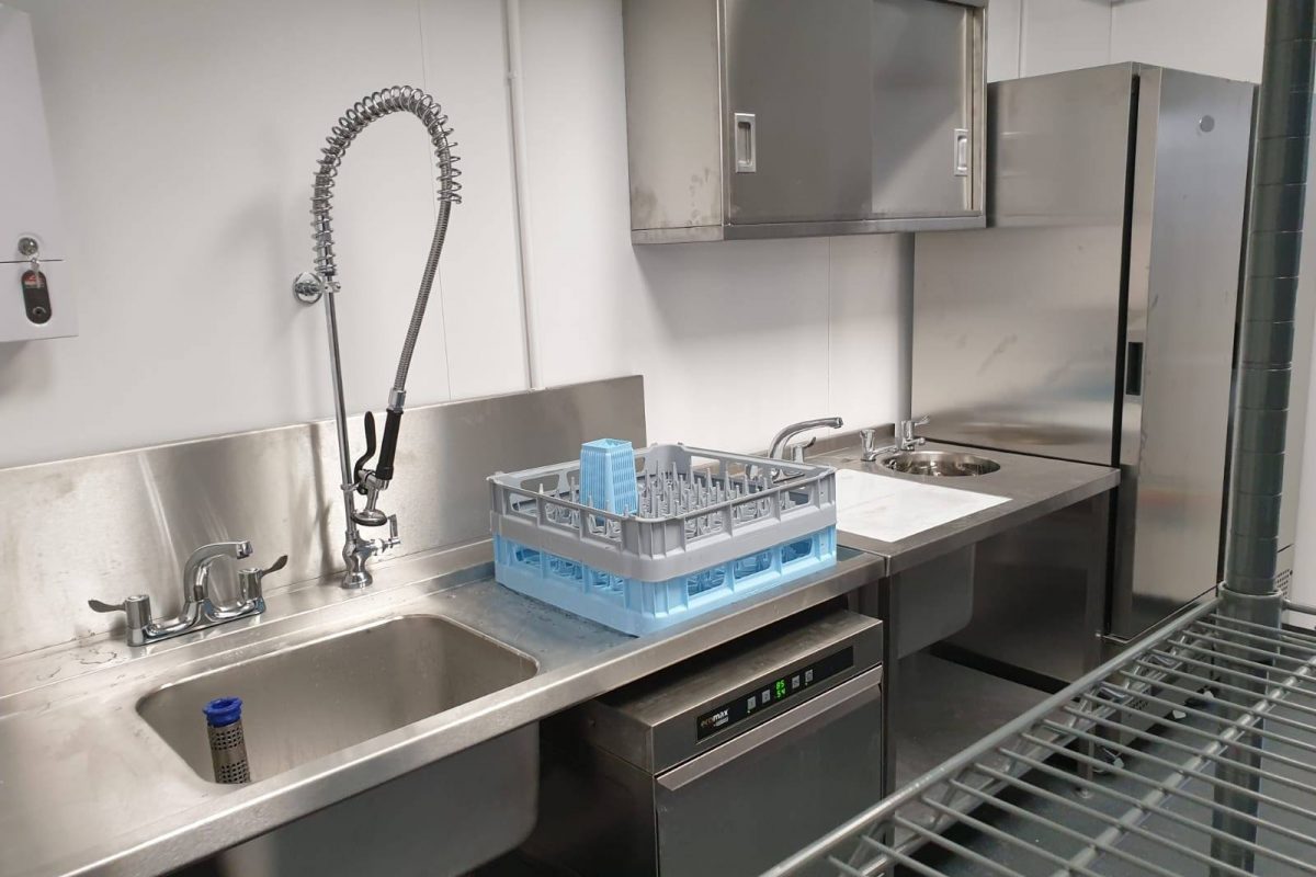 Kitchen sink cleaning